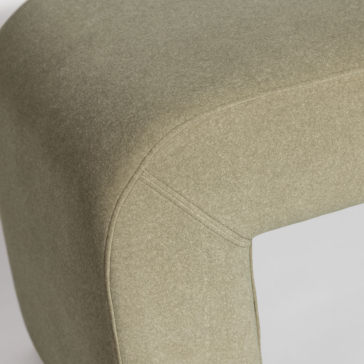 Ginger Bench - Velvet Sandstorm