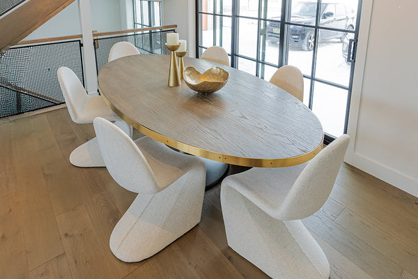 Contrasting Calm and Bold