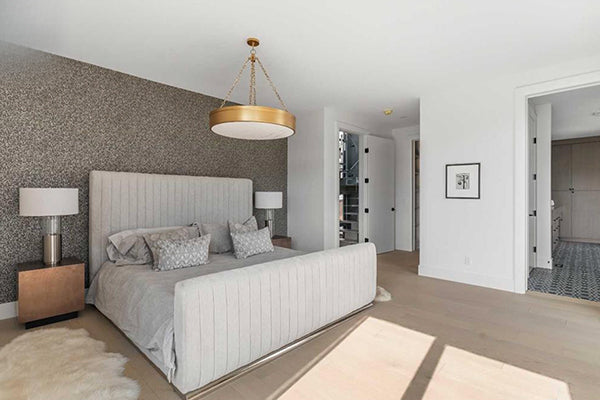 Contrasting Calm and Bold