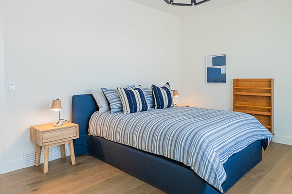 Contrasting Calm and Bold