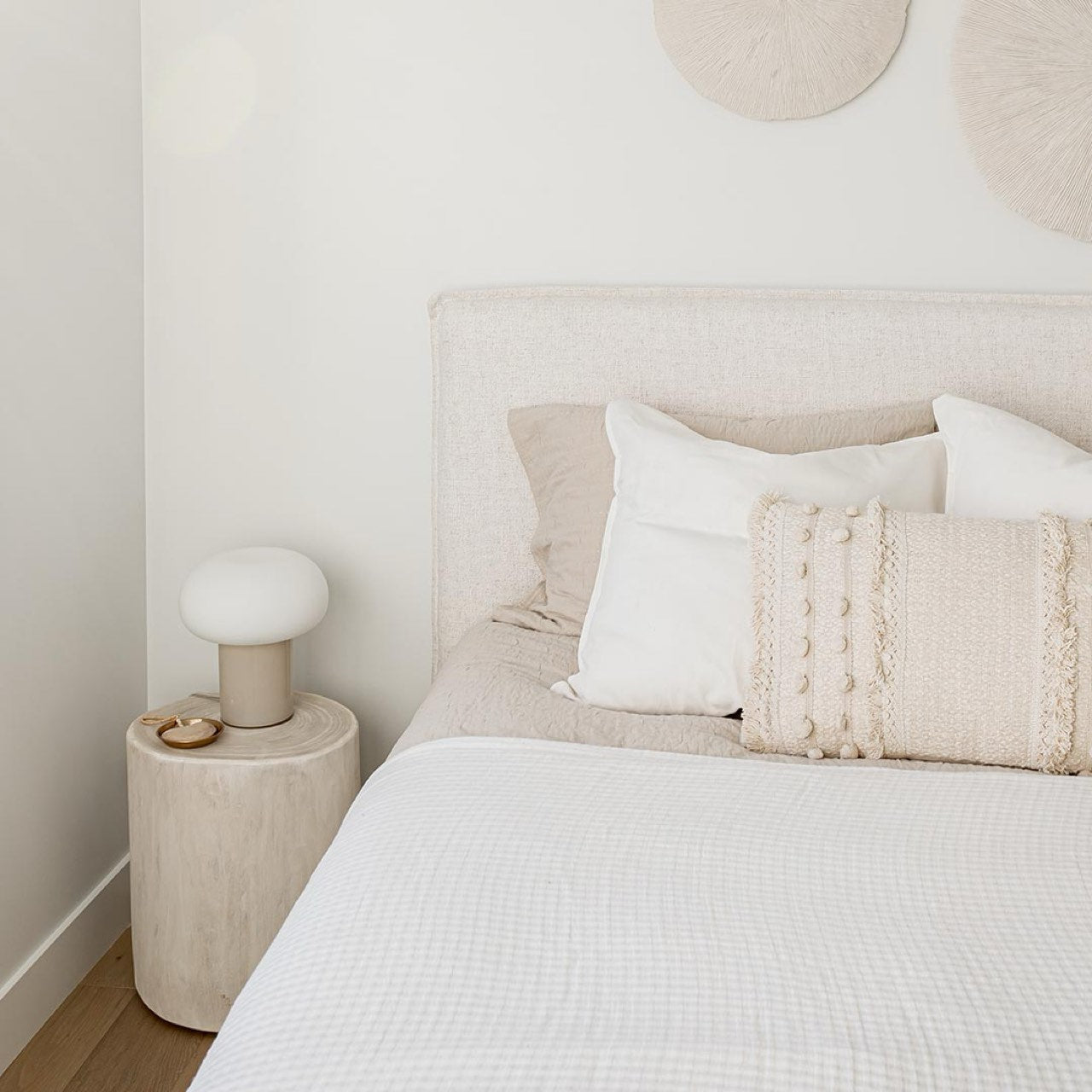 Nova Wide 16" Stump - Round - White