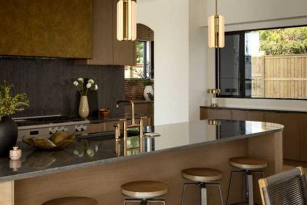 Contrasting Calm and Bold